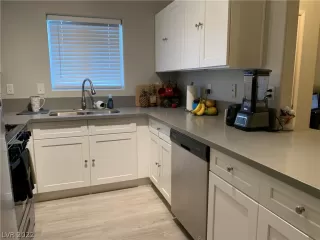 Photo #6: 2440368 Listing