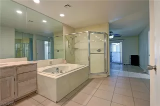 Photo #6: 2440444 Listing