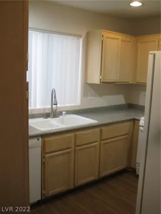 Photo #1: 2440454 Listing 