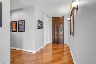 Photo #3: 2440539 Listing