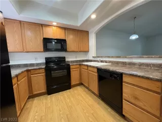 Photo #4: 2440618 Listing 