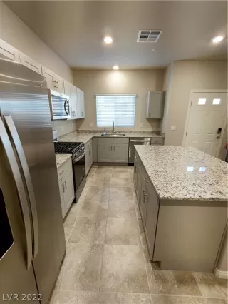 Photo #4: 2440662 Listing 