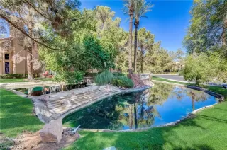 Photo #4: 2440709 Listing