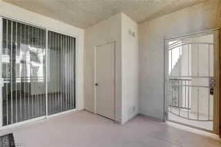 Photo #5: 2440792 Listing