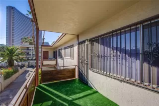 Photo #3: 2440812 Listing