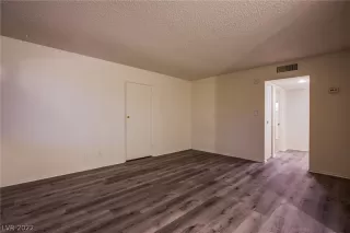 Photo #4: 2440857 Listing