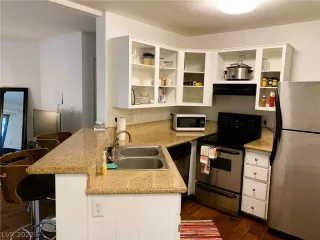 Photo #4: 2440876 Listing