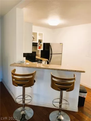 Photo #5: 2440876 Listing