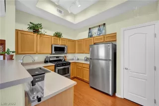 Photo #5: 2441027 Listing