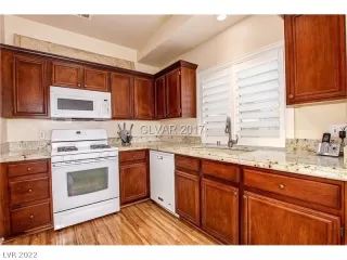 Photo #3: 2441032 Listing 