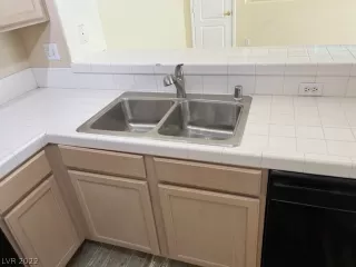 Photo #5: 2441079 Listing 