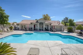 Photo #4: 2441109 Listing 