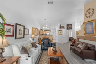 Photo #5: 2441109 Listing 