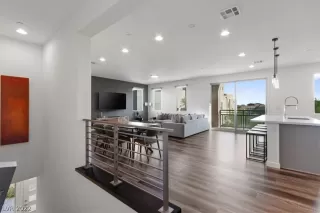 Photo #3: 2441172 Listing