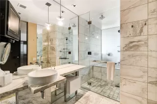 Photo #4: 2441206 Listing