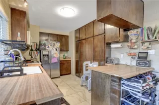 Photo #6: 2441221 Listing