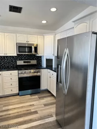 Photo #5: 2441245 Listing 