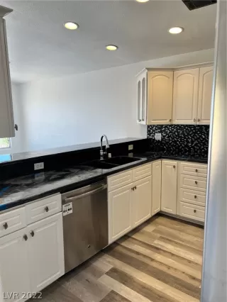 Photo #6: 2441245 Listing 