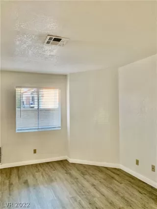 Photo #4: 2441266 Listing 