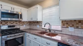 Photo #6: 2441318 Listing 