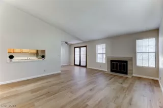 Photo #4: 2441371 Listing