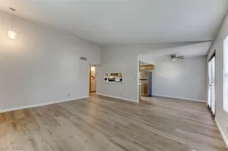 Photo #5: 2441371 Listing