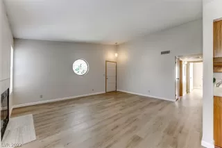 Photo #6: 2441371 Listing