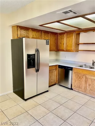 Photo #5: 2441394 Listing 