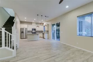 Photo #4: 2441402 Listing 