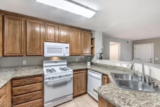 Photo #1: 2441433 Listing 