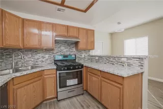 Photo #5: 2441489 Listing 