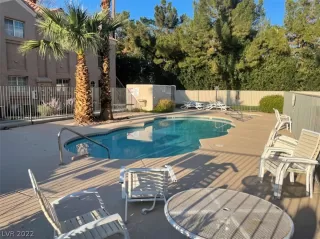 Photo #5: 2441491 Listing 