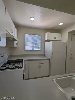 Photo #4: 2441540 Listing 