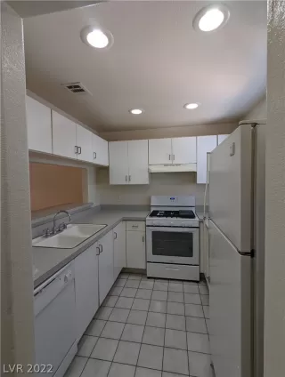 Photo #5: 2441540 Listing 