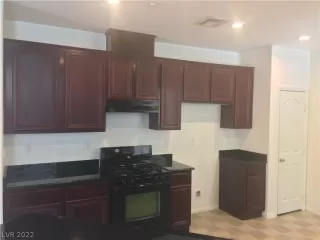Photo #4: 2441665 Listing