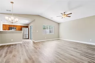 Photo #3: 2441692 Listing