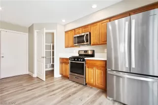 Photo #4: 2441692 Listing