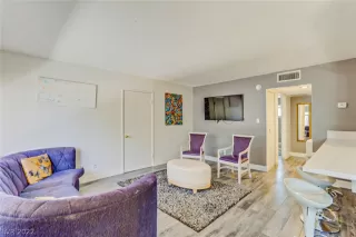 Photo #6: 2441741 Listing