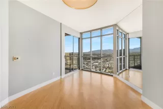 Photo #3: 2441806 Listing