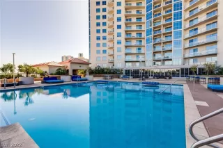 Photo #4: 2441806 Listing