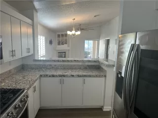 Photo #5: 2441893 Listing