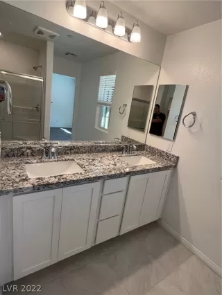 Photo #4: 2441897 Listing 