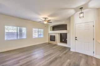 Photo #4: 2441905 Listing