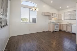 Photo #5: 2441938 Listing 