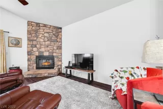 Photo #6: 2441974 Listing