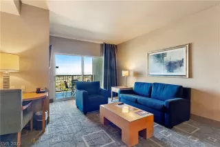 Photo #5: 2441984 Listing