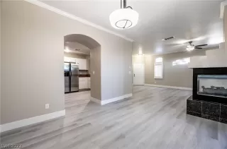 Photo #4: 2442016 Listing 