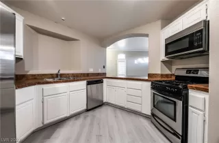 Photo #5: 2442016 Listing 