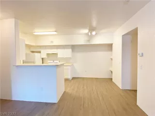 Photo #4: 2442070 Listing 