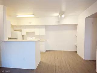 Photo #5: 2442070 Listing 